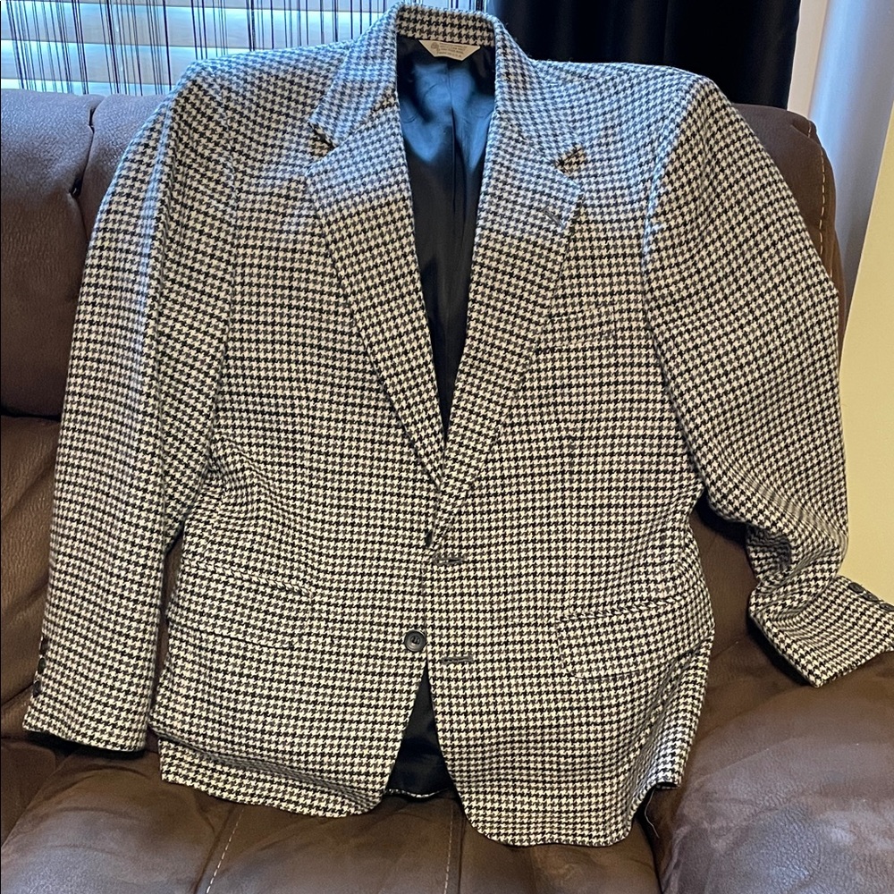 Classic Black and White Houndstooth Blazer